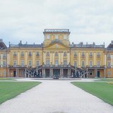 フェルトードでエステルハージ宮殿のファサード（1760年代、バロック）