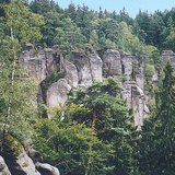 北波希米亚盆地的砂岩岩石的偏移