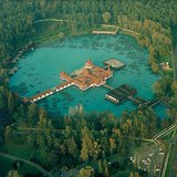 ヘーヴィーズ湖（ハンガリー）の空中像