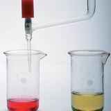 用氢氧化钠溶液中和盐酸（使用pH指示剂）