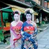 Kimonóba öltözött japán nők
