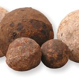 石と鉄から作られた大砲のボール