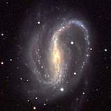 Elliptikus (balra), spirális (középen) és szabálytalan formájú galaxis