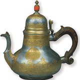 装飾されたトルコの紅茶缶